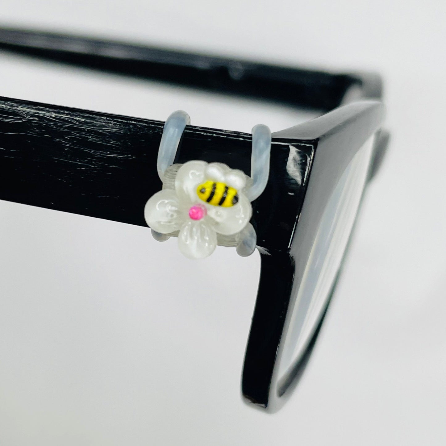 Mini Bee on White Flower Resin EyeDeco