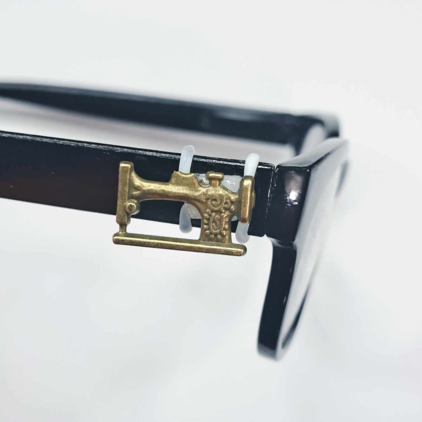Antique Gold Vintage Sewing Machine Metal EyeDeco