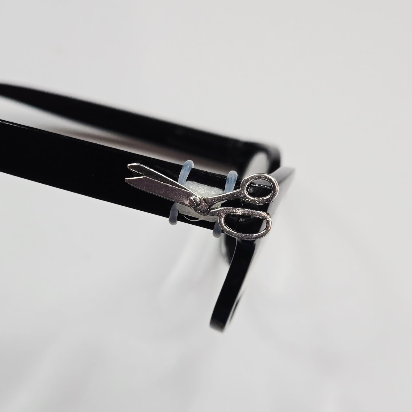 Silver Scissors Metal EyeDeco